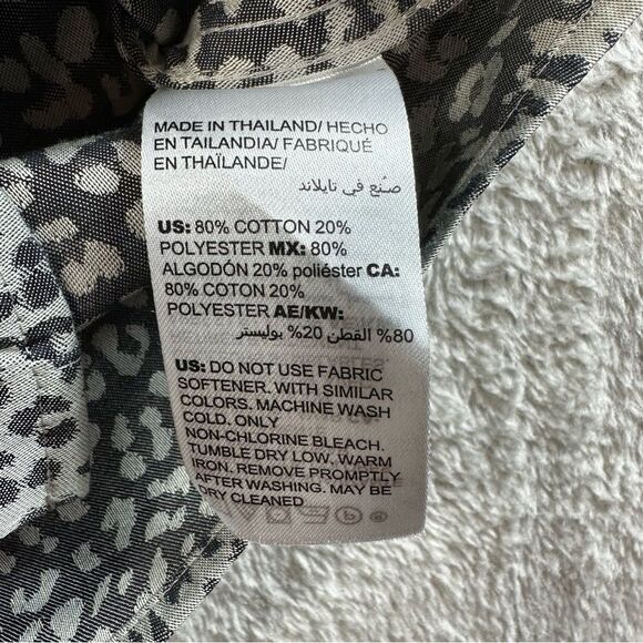 Chico’s No Iron Coolmax All Season Button Up Shirt Gray Leopard Career Women’s S - Picture 5 of 7